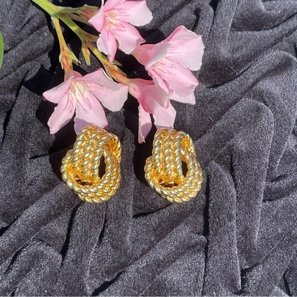 VINTAGE Carolee GoldTone Braided Rope Knot Clip On Earrings